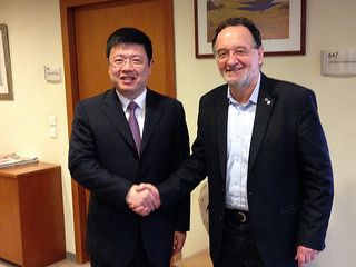 Συμμετοχή κινεζικών εταιριών στις έρευνες υδρογονανθράκων επιδιώκει ο Λαφαζάνης